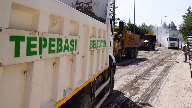 Tepebaşı Belediyesi Yol ve Asfalt Çalışmalarına Devam Ediyor