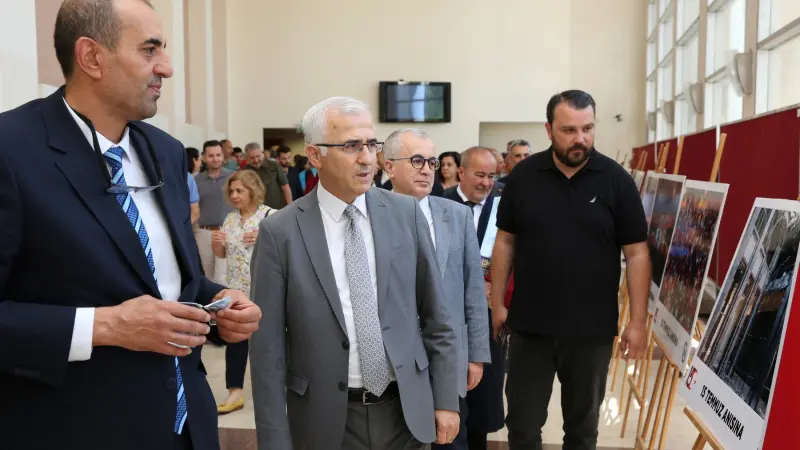 ESOGÜ, 15 Temmuz Şehitlerini Düzenlenen Programla Andı