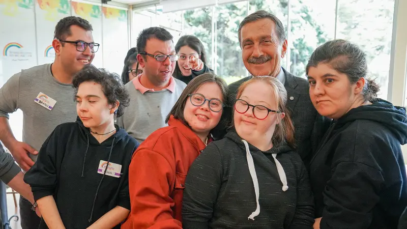 Tepebaşı Belediyesi Gökkuşağı Kafe 15 Yıldır Özel Bireylerin Hayatına Dokunuyor
