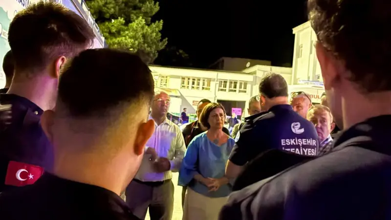 Başkan Ayşe Ünlüce'den Yaralı İtfaiye Personeline Geçmiş Olsun Ziyareti