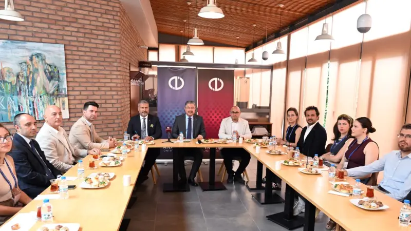 Vali Yılmaz, Anadolu Üniversitesinde Uluslararası Öğrencilerle Buluştu
