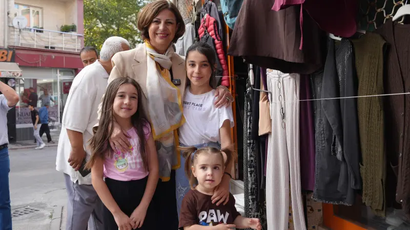 Başkan Ünlüce Emek Mahallesi'nde Esnaf ve Vatandaşla Kucaklaştı