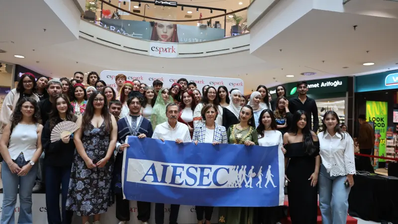 Ünlüce ve Ataç Kültür Panayırı’nda Gençlerle Buluştu