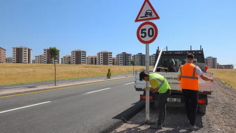 Yaşar Kemal Bulvarı’nda Yol Çizgi Çalışmaları Devam Ediyor