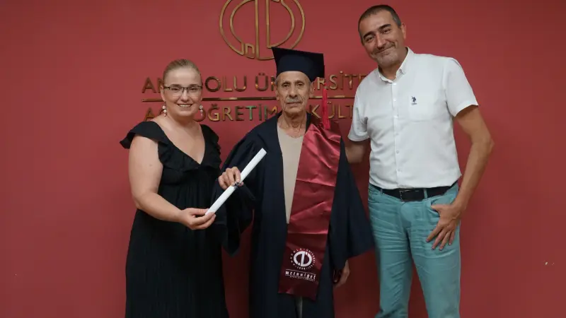 76 Yaşındaki Yusuf Yücel 10 Üniversite Programı Bitirdi