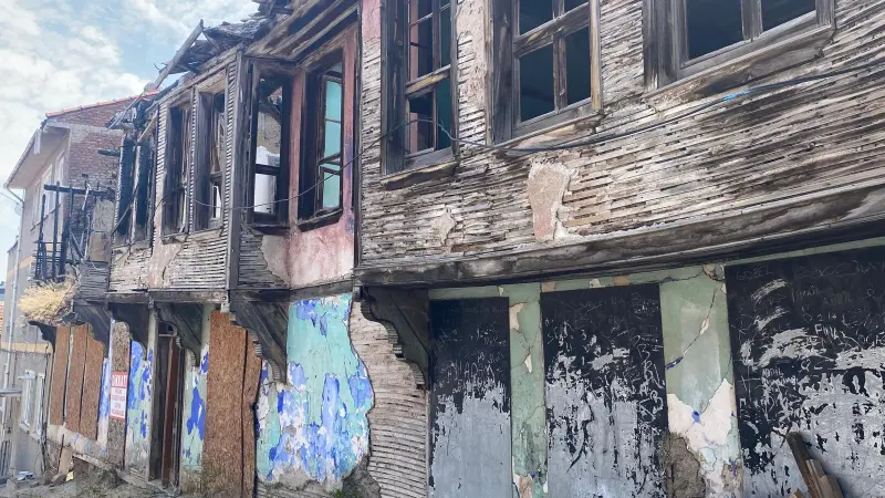 Odunpazarı’nda Kaderine Terk Edilen Tarihi Yapılar Tehlike Saçıyor