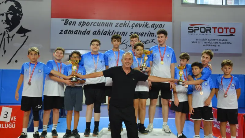 Masa Tenisinde Şampiyonluklar Büyükşehir Spor Kulübünün Oldu
