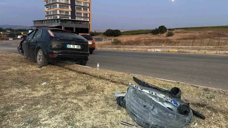 Uşak’ta otomobil refüje çıktı: 2 yaralı