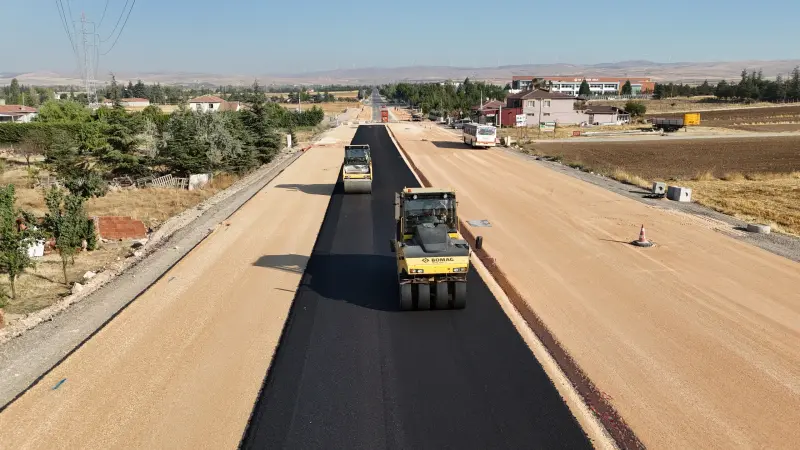 100. Yıl Bulvarı’nda Asfalt Kaplama Çalışmaları Sürdürülüyor