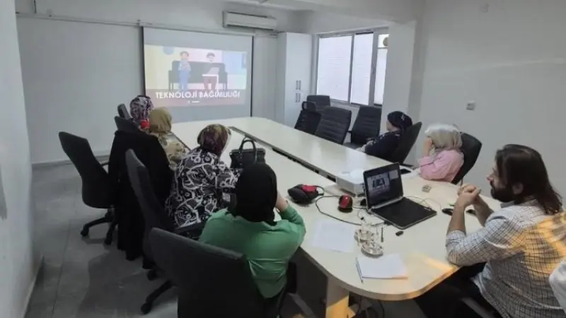 Bilecik’te ailelere teknoloji bağımlılığı eğitimi