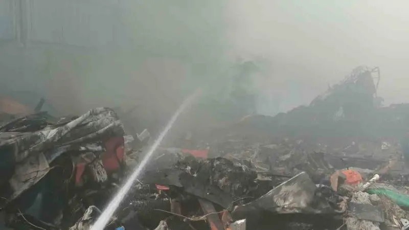 Eskişehir’de geri dönüşüm tesisinde çıkan yangın söndürüldü