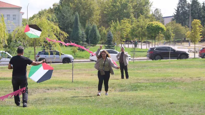 Gazze’deki çocuklar için gökyüzüne uçurtma bıraktılar