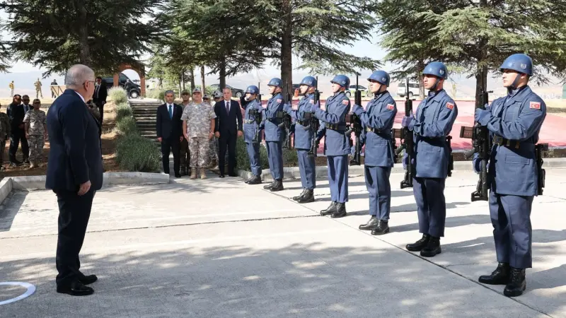 Bakan Güler, 17’nci Hava ve Füze Savunma Üs Komutanlığı’nı ziyaret etti