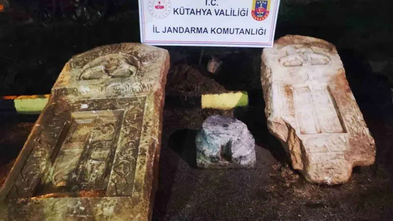 Kütahya’da Roma dönemine ait lahit kapakları ele geçirildi