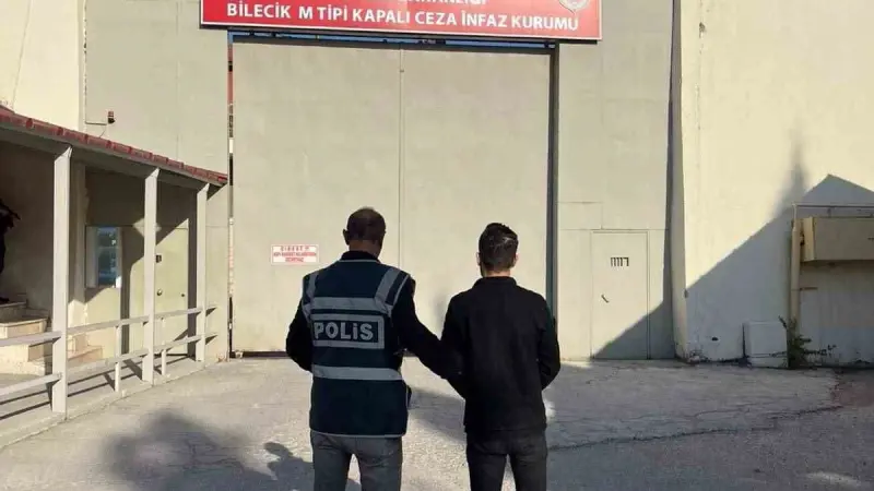 ’Adınıza kredi çekildi’ dedi, 6 bilezik ve altınları aldı