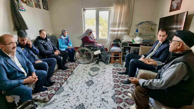 Kaymakam Atam yaşlı vatandaşları evlerinde ziyaret etti