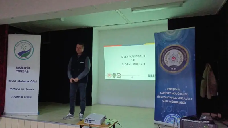 Eskişehir’de öğrenciler siber suçlarla ilgili bilgilendirildi