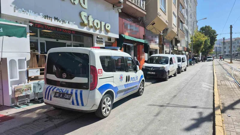 Açıktaki rezistansa temas eden fırın çalışanı elektrik akımına kapılarak ağır yaralandı