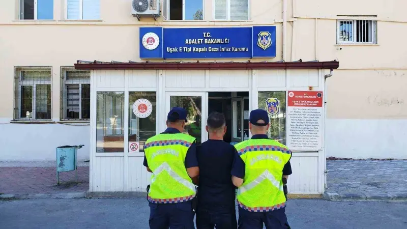 Uşak’ta jandarma ekiplerince kesinleşmiş hapis cezası bulunan 25 aranan şahıs yakalandı