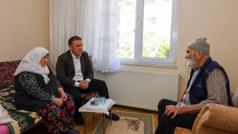 Vali Sözer, yaşlı çiftle bir araya geldi