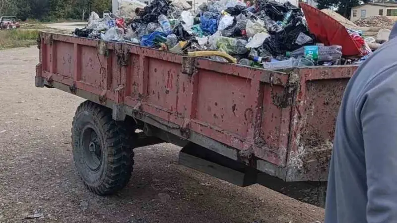 Sakarya Nehri kıyısından 1 günde 1 römork atık toplandı