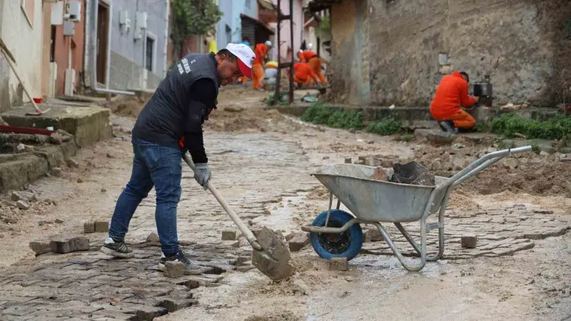 Bilecik’te iki noktada parke taşı çalışması başladı