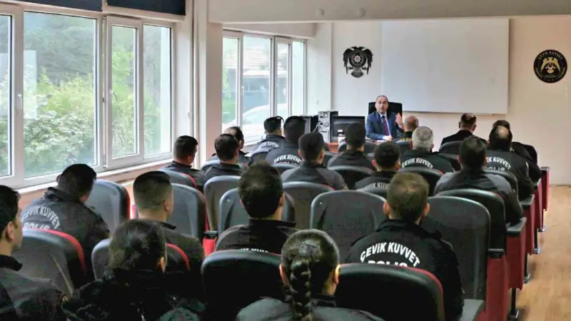 Eskişehir İl Emniyet Müdürü Yılmaz, çevik kuvvet ekipleriyle bir araya geldi