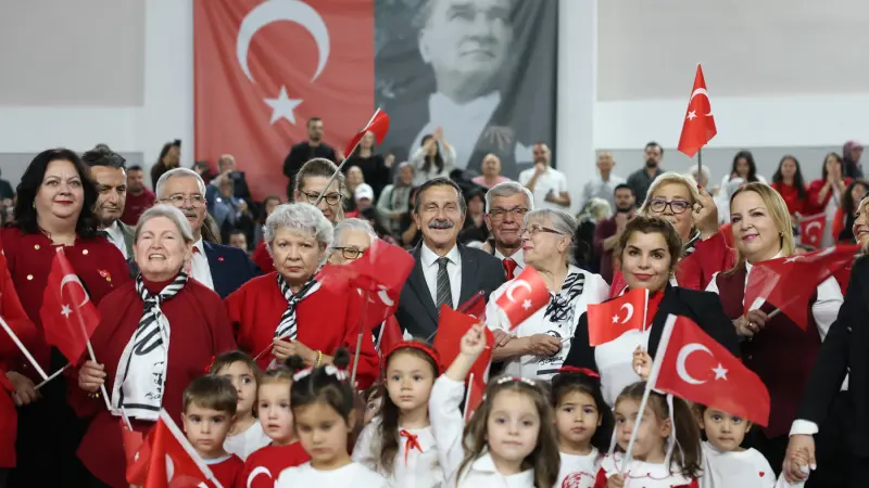 Tepebaşı’nda Cumhuriyet Coşkusu Üç Nesli Bir Araya Getirdi